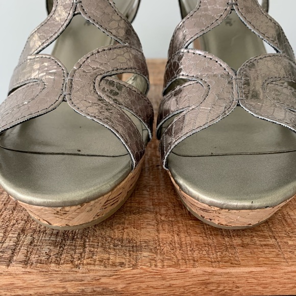 Kelly & Katie  6 1/2 Silver and Cork Wedge Heels - Picture 5 of 10